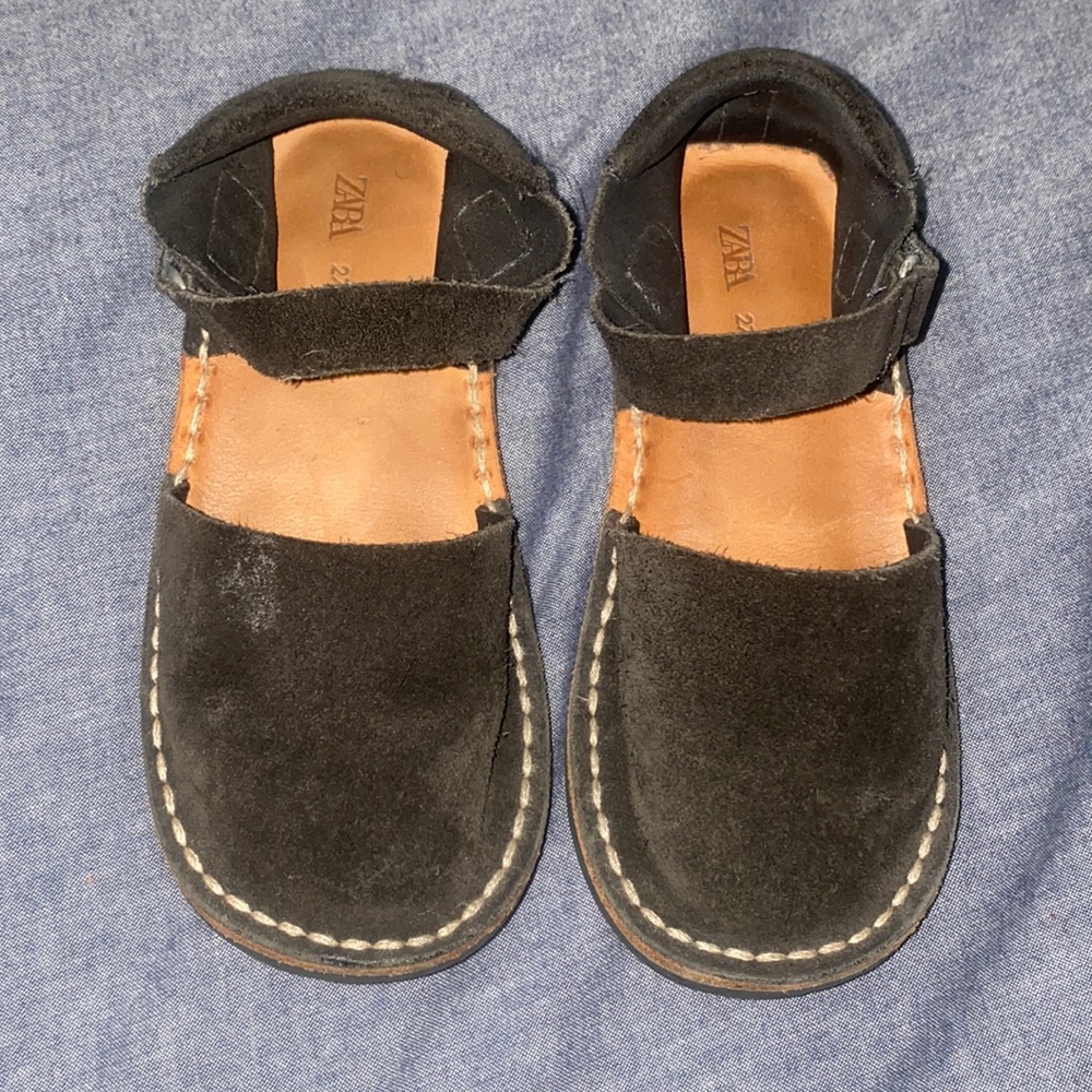 Super soft suede sandals size 27